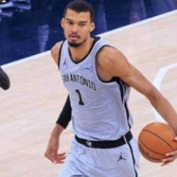 22 yaşındaki Wembanyama, NBA'de tarihe ge&ccedil;ti