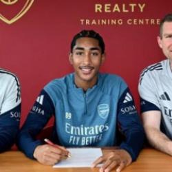 4 ay &ouml;nce Arsenal tarihine ge&ccedil;mişti! 'Bebek Saliba' ile &ouml;n s&ouml;zleşme