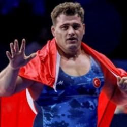 Rıza Kayaalp, tarih yazmaya bir adım uzaklıkta! Rekor i&ccedil;in mindere &ccedil;ıkıyor