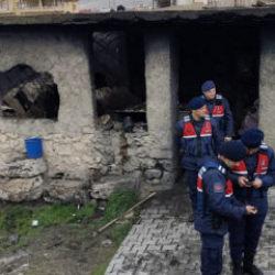 Tavanı &ccedil;&ouml;ken fırının enkazı altında kalan kadın &ouml;ld&uuml;