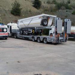 Akaryakıt istasyonunda ş&uuml;pheli &ouml;l&uuml;m! Tırda bulundu