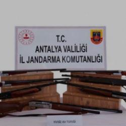 Kaş&rsquo;ta ruhsatsız silah operasyonu: Jandarma 7 t&uuml;feğe el koydu!