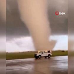 ABD'de &ccedil;ıkan hortum Vance'deki askeri &uuml;ss&uuml; yıktı ge&ccedil;ti