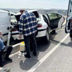 Adıyaman'da 2 otomobil &ccedil;arpıştı; 6 yaralı