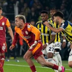 Ahmet &Ccedil;akar'dan Galatasaray-Fenerbah&ccedil;e derbisi i&ccedil;in &ccedil;ok konuşulacak yorum! 'Parampar&ccedil;a...'