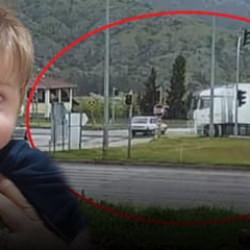 Amasya'da annesinin kucağından fırlayıp TIR&rsquo;ın altında kalan bebek toprağa verildi 