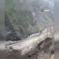 Bah&ccedil;esaray'da mahalle yolunda heyelan