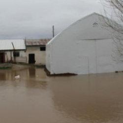 Baraj taştı, k&ouml;y tamamen sular altında kaldı