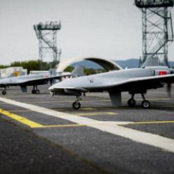 BAYKAR'dan yeni dolanan m&uuml;himmat! Sivrisinek sahneye &ccedil;ıktı!