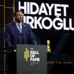Berlin&rsquo;de tarihi gece: Hidayet T&uuml;rkoğlu, FIBA Hall of Fame 2026 &ouml;d&uuml;l&uuml;n&uuml; aldı