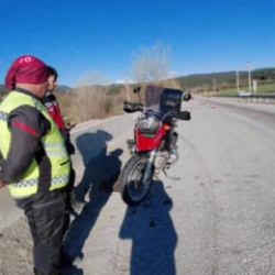 Bolu&rsquo;da motosikletler peş peşe kaza yaptı: 2 yaralı