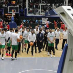 Cumhurbaşkanı Şara, dostluk ma&ccedil;ı &ouml;ncesi basketbol oynadı