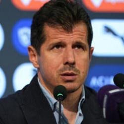 Emre Bel&ouml;zoğlu: Onlar adına &uuml;zg&uuml;n değilim!