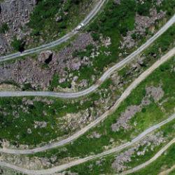 En deneyimli şof&ouml;rler bile korkuyor! D&uuml;nyanın en zor yolları