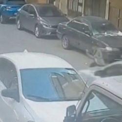 Pendik'te ara&ccedil;ların arasından yola fırlayan &ccedil;ocuğa otomobil &ccedil;arptı