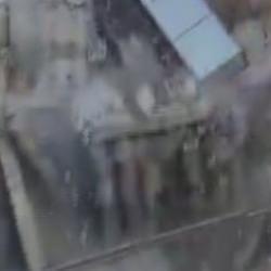 Fenerbah&ccedil;e Stadı&rsquo;nın yanında korkutan anlar! Bir anda &ccedil;&ouml;kt&uuml;!