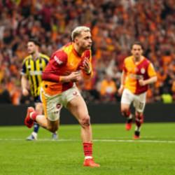 Galatasaray, Fenerbah&ccedil;e'ye karşı 25 yıl sonra bir ilki başardı