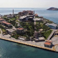 Gen&ccedil;ler tarihle buluşacak: 20 bin &ouml;ğrenci Demokrasi ve &Ouml;zg&uuml;rl&uuml;kler Adası yolcusu