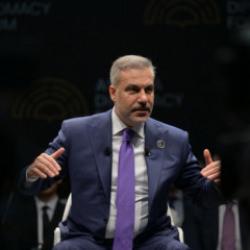 Gen&ccedil;lerden Bakan Fidan'a zor soru: 'Bunu cevaplayamam' dedi, alkış koptu