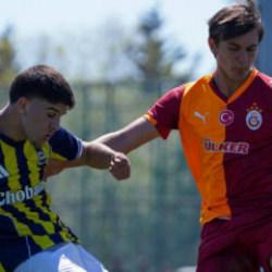G&uuml;n&uuml;n ilk derbisinde Fenebah&ccedil;e, Galatasaray'ı devirdi