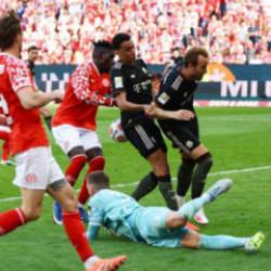 İlk yarıyı 3-0 geride kapatmışlardı! 10 dakikada gol yağdırıp ma&ccedil;ı 4-3 kazandılar