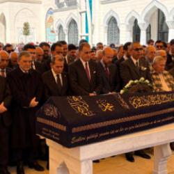 İş insanı Mahmut &Ccedil;alık son yolculuğuna uğurlandı