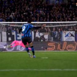 İtalya Kupası'nda tarihi gece: 21 yaşındaki Edoardo Motta &uuml;st &uuml;ste 4 penaltı kurtardı