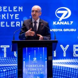 Bakan Şimşek konuştu, ekonomi ve iş d&uuml;nyasının g&ouml;z&uuml; 'Y&uuml;kselen T&uuml;rkiye Zirveleri'nde oldu