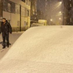 Kış geri d&ouml;nd&uuml;: Kar kalınlığı 15 santimetreyi aştı