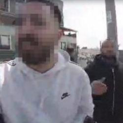 Trafik magandaları korna &ccedil;aldı diye s&uuml;r&uuml;c&uuml;y&uuml; darp etti