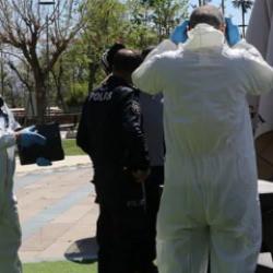 K&ouml;t&uuml; kokunun sebebi şoke etti: Reklam panosunda erkek cesedi!