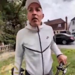 Londra'da bir adam, g&ouml;rd&uuml;ğ&uuml; İsrailliye nefret kustu: Bebek katili ne işin var burada!