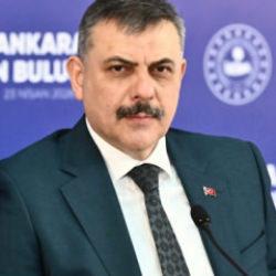 Bakan &Ccedil;ift&ccedil;i'den 27 Nisan mesajı: E-muhtıra karanlığından T&uuml;rkiye Y&uuml;zyılı aydınlığına!