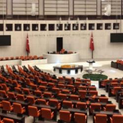 Meclis g&uuml;ndeminde aidat d&uuml;zenlemesi ve deprem b&ouml;lgesi destekleri var
