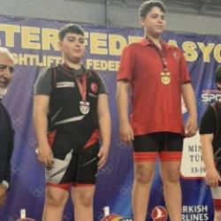 Minik halterci Taha Toprak, T&uuml;rkiye 2'ncisi oldu