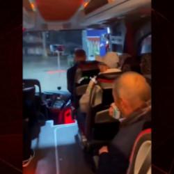 Otob&uuml;ste ilgin&ccedil; anons: &ldquo;Dişi d&uuml;şen var mı?&rdquo;