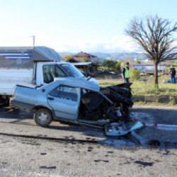 Otomobili ikiye ayıran kaza: 1 &ouml;l&uuml;!