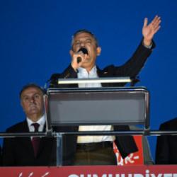 &Ouml;zg&uuml;r &Ouml;zel'den sınırları zorlayan tehdit! AK Parti'den sert cevap! 