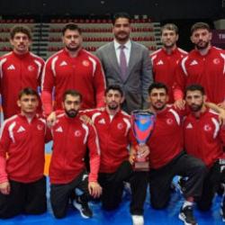 Şampiyon g&uuml;reş&ccedil;imiz Rıza Kayaalp ve Grekoromen Milli Takımı T&uuml;rkiye'de