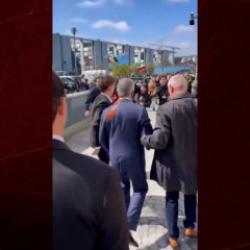 Rıza Pehlevi Berlin'de protestolarla karşılandı: &Uuml;zerine kırmızı sıvı atıldı!