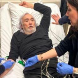 Sahnede fenalaşan M&uuml;jdat Gezen hastaneye kaldırıldı