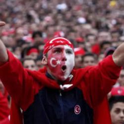 Taraftarı en tutkulu &uuml;lke belli oldu! Futbolseverleri şaşırtan liste