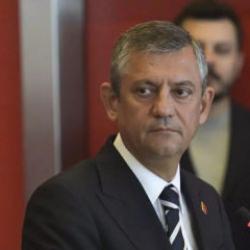 T&uuml;rkiye Basın Federasyonu'ndan &Ouml;zg&uuml;r &Ouml;zel'e sert tepki: Tehditk&acirc;r dili kınıyoruz