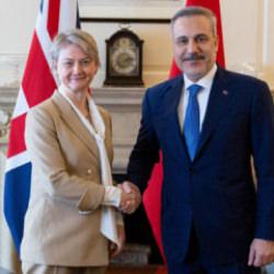 T&uuml;rkiye ve İngiltere anlaşma sağladı! Bakan Fidan imzayı attı