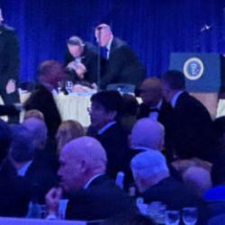 Washington'da Trump'ın yemeğinde silahlı saldırı! O anın g&ouml;r&uuml;nt&uuml;leri ortaya &ccedil;ıktı