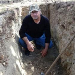 &Ouml;lmeden mezarını kazdı! Sebebi de s&ouml;zleri de şoke etti 