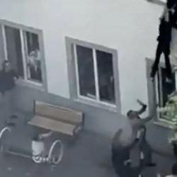 Yanında olup, Yemen'de olanlar