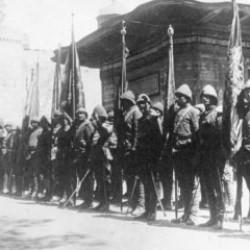 57'nci Alay Sancağı i&ccedil;in yapılan madalya t&ouml;renine ait arşiv belgeleri ortaya &ccedil;ıktı