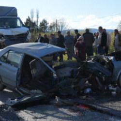 Kastamonu'da Tofaş'ın ikiye b&ouml;l&uuml;nd&uuml;ğ&uuml; feci kazanın g&ouml;r&uuml;nt&uuml;leri ortaya &ccedil;ıktı