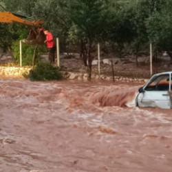 Adana'yı sel vurdu! 1 kişi hayatını kaybetti